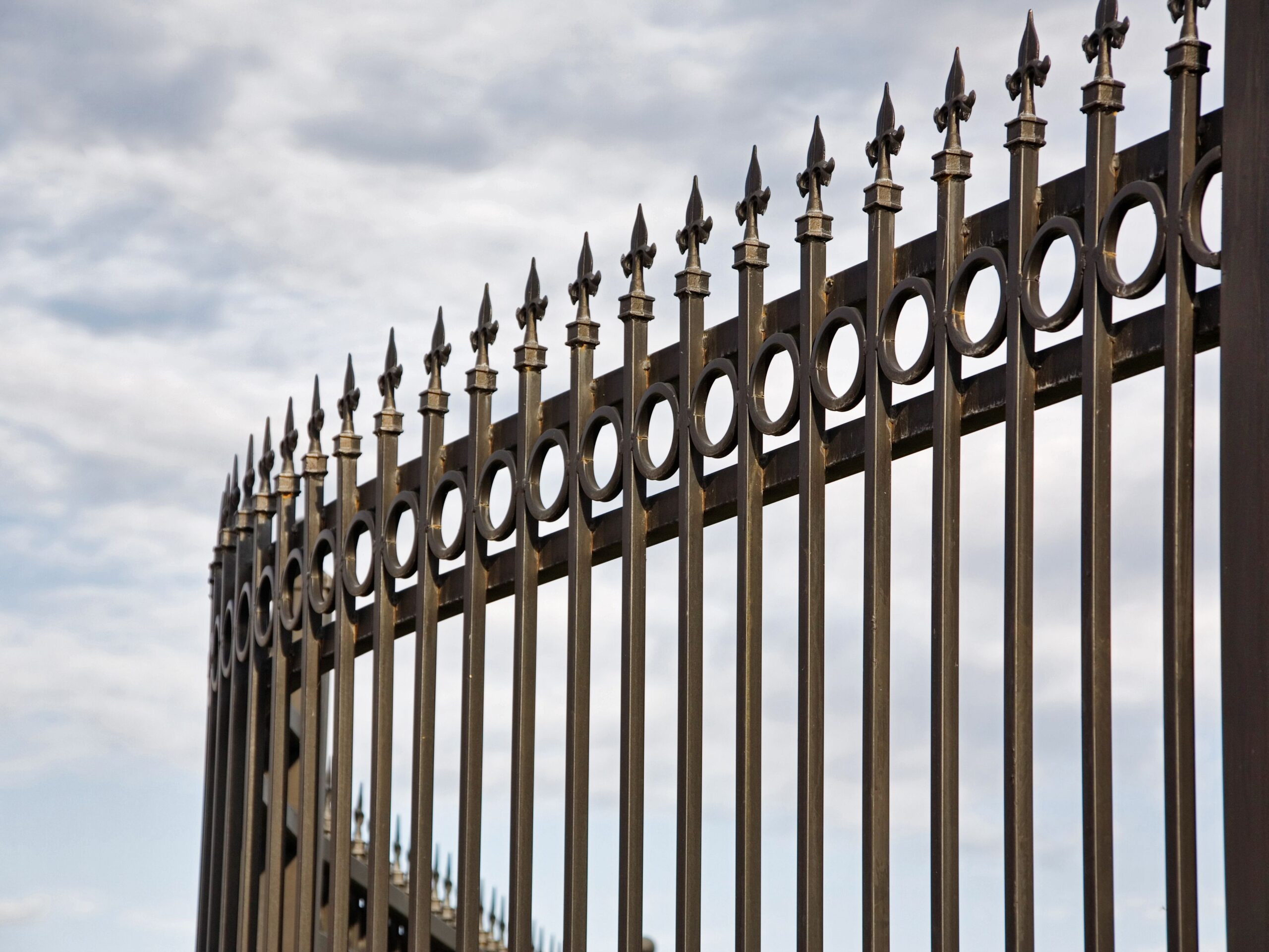 How to Choose the Best Security Fence
